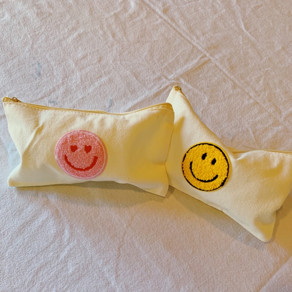 Pink or yellow smiley face bags 😻😻